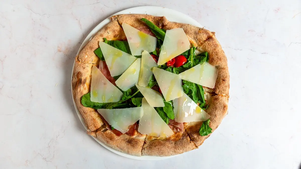 Pizza Crudo, Rukola, Pomodorini & Grana